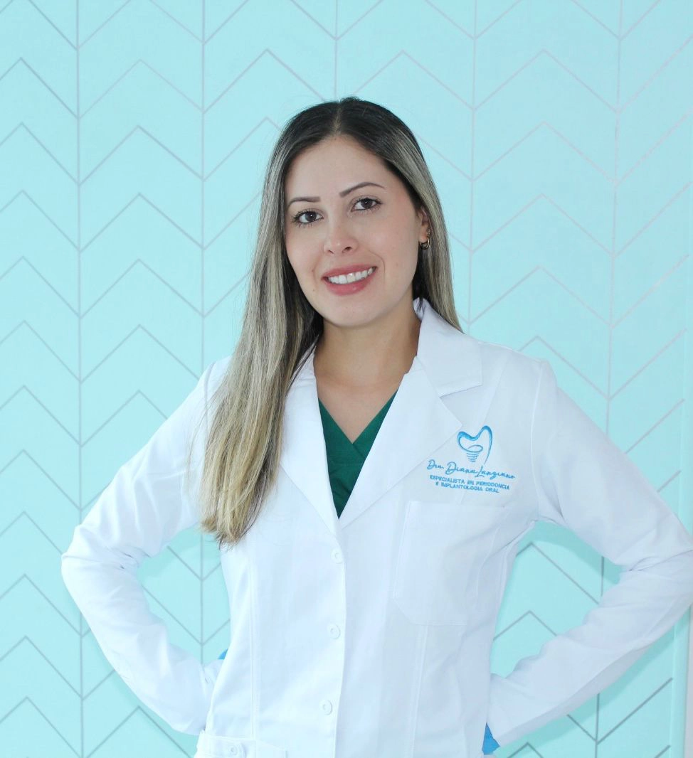 Dra. Diana Lanziano, periodoncista e implantóloga oral en Bogotá
