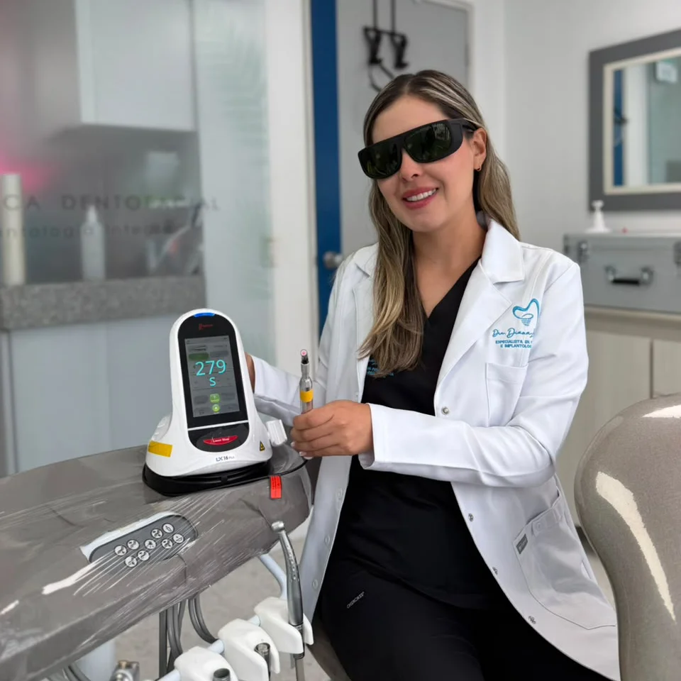 Tratamiento de encías con láser dental — sin dolor y sin bisturí